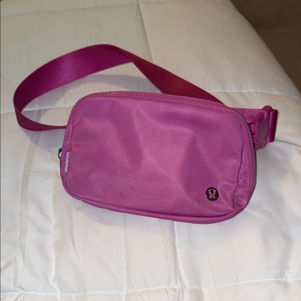 lululemon athletica Magenta Crossbody Bag 1L